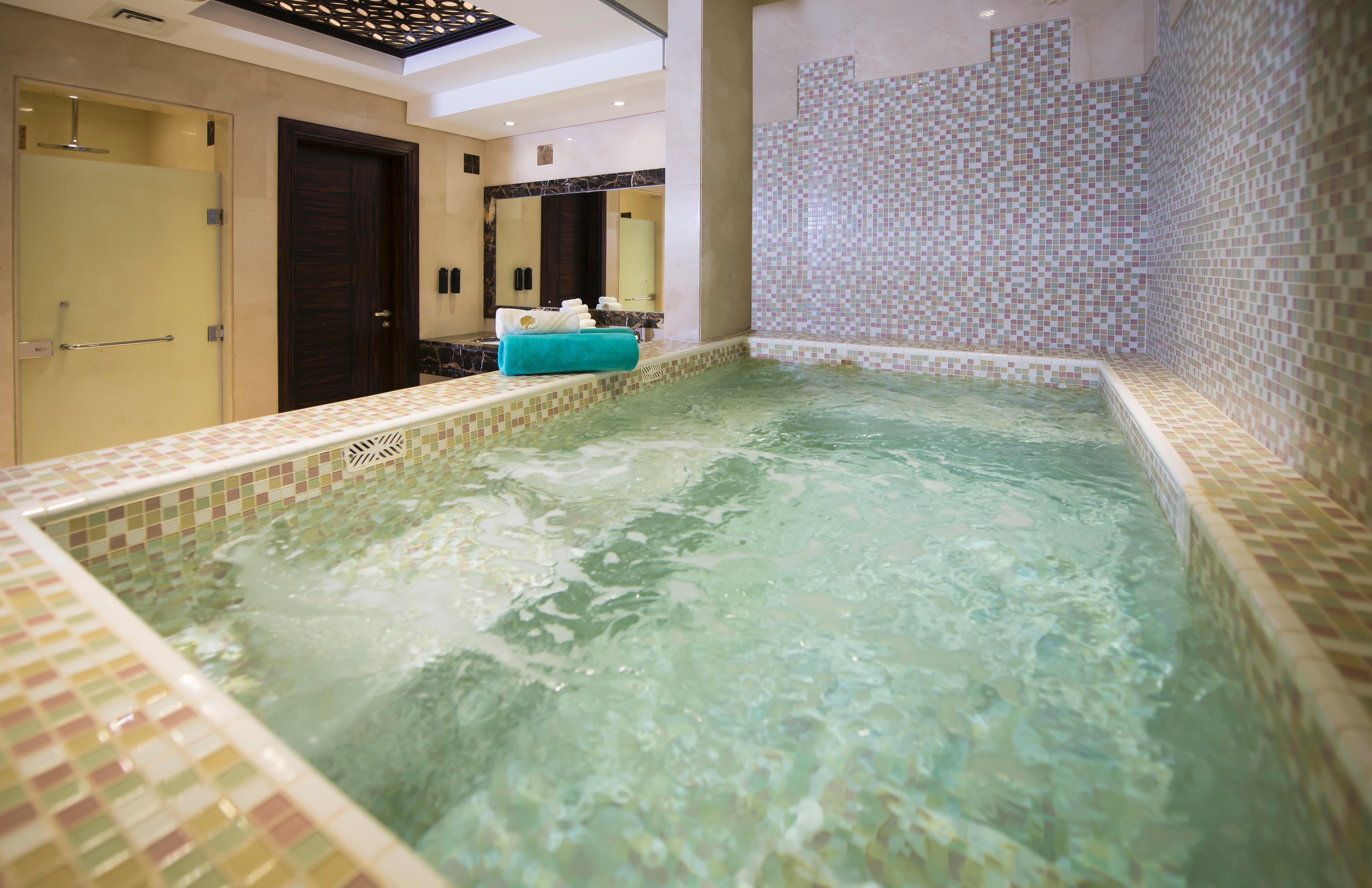 잔나 버즈 알 사라브 호텔 아부다비 외부 사진 A spa in a hotel